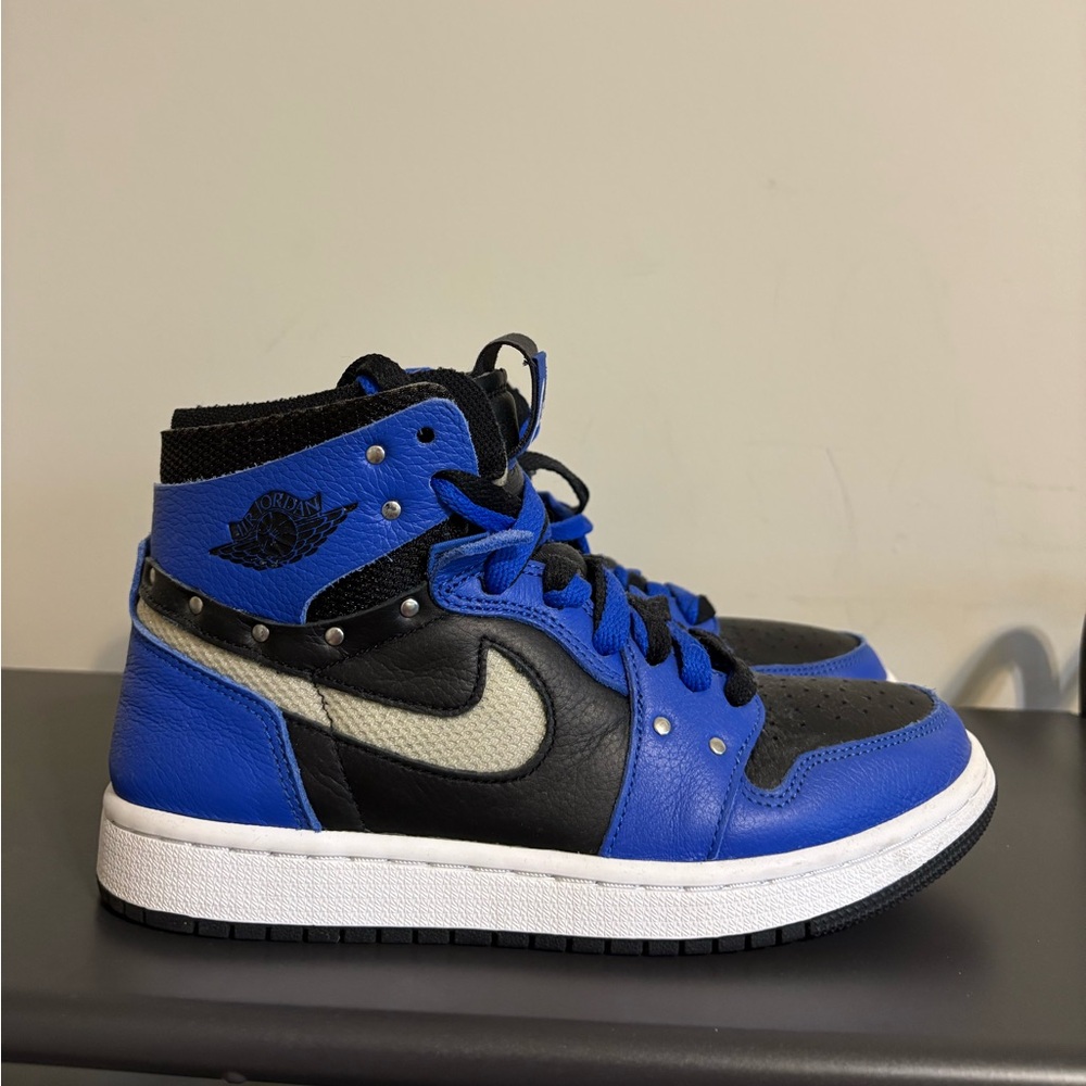 Air Jordan1 (W) with shoe charm!